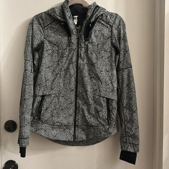 Lululemon Spring Forward Jacket Plush Petal Black Ghost / Black size 2 - Picture 3 of 10